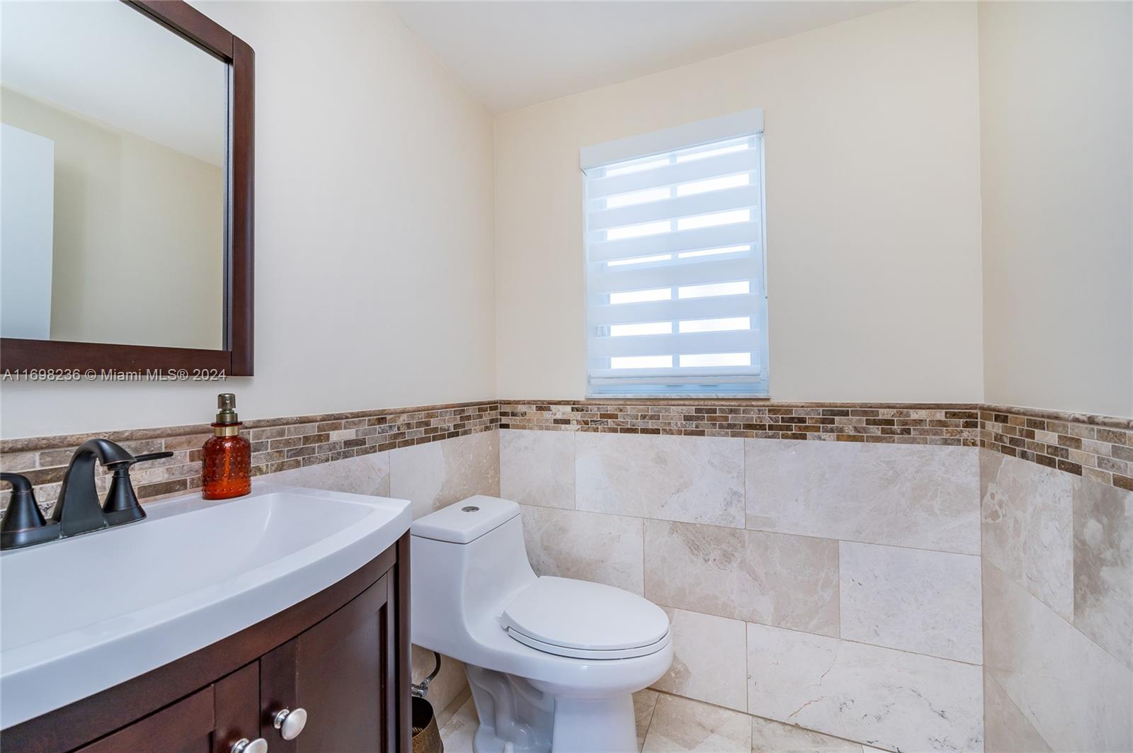 PEMBROKE SHORES - Residential