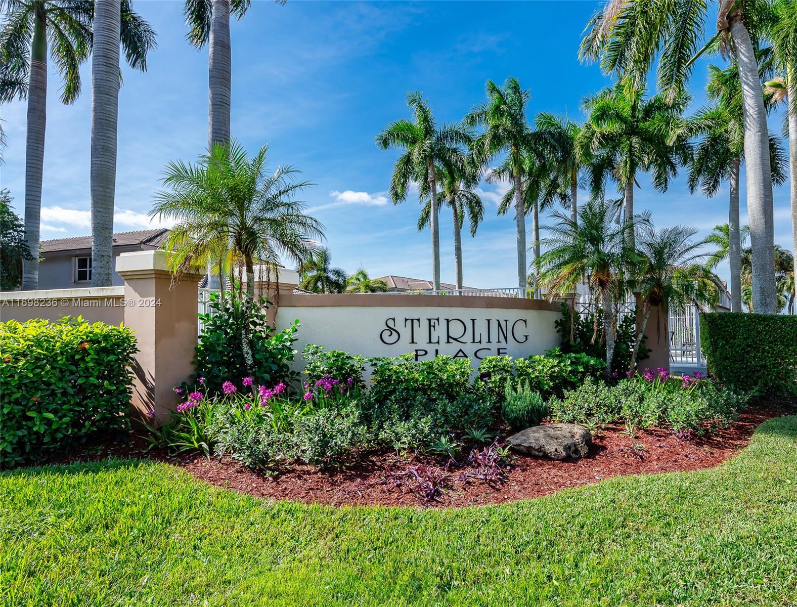 PEMBROKE SHORES - Residential