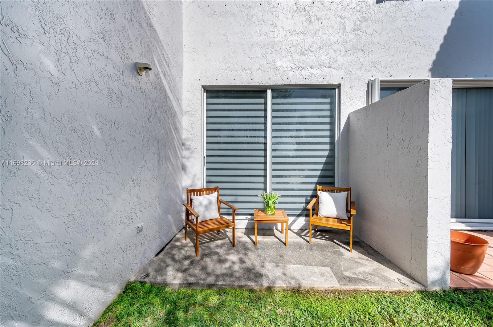PEMBROKE SHORES - Residential