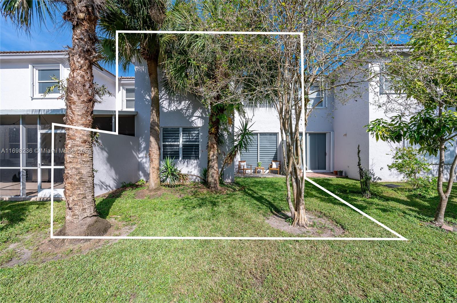 PEMBROKE SHORES - Residential