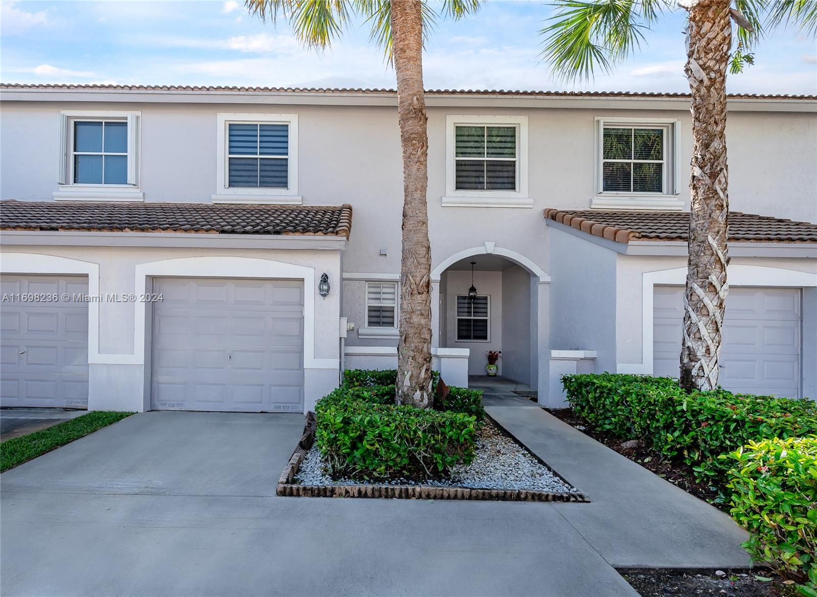 PEMBROKE SHORES - Residential