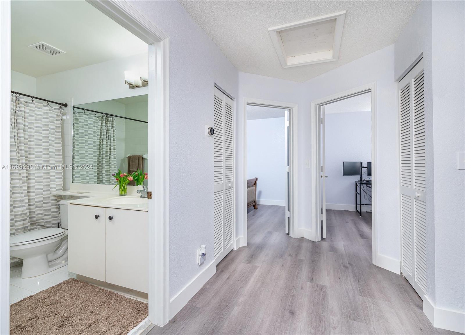 PEMBROKE SHORES - Residential
