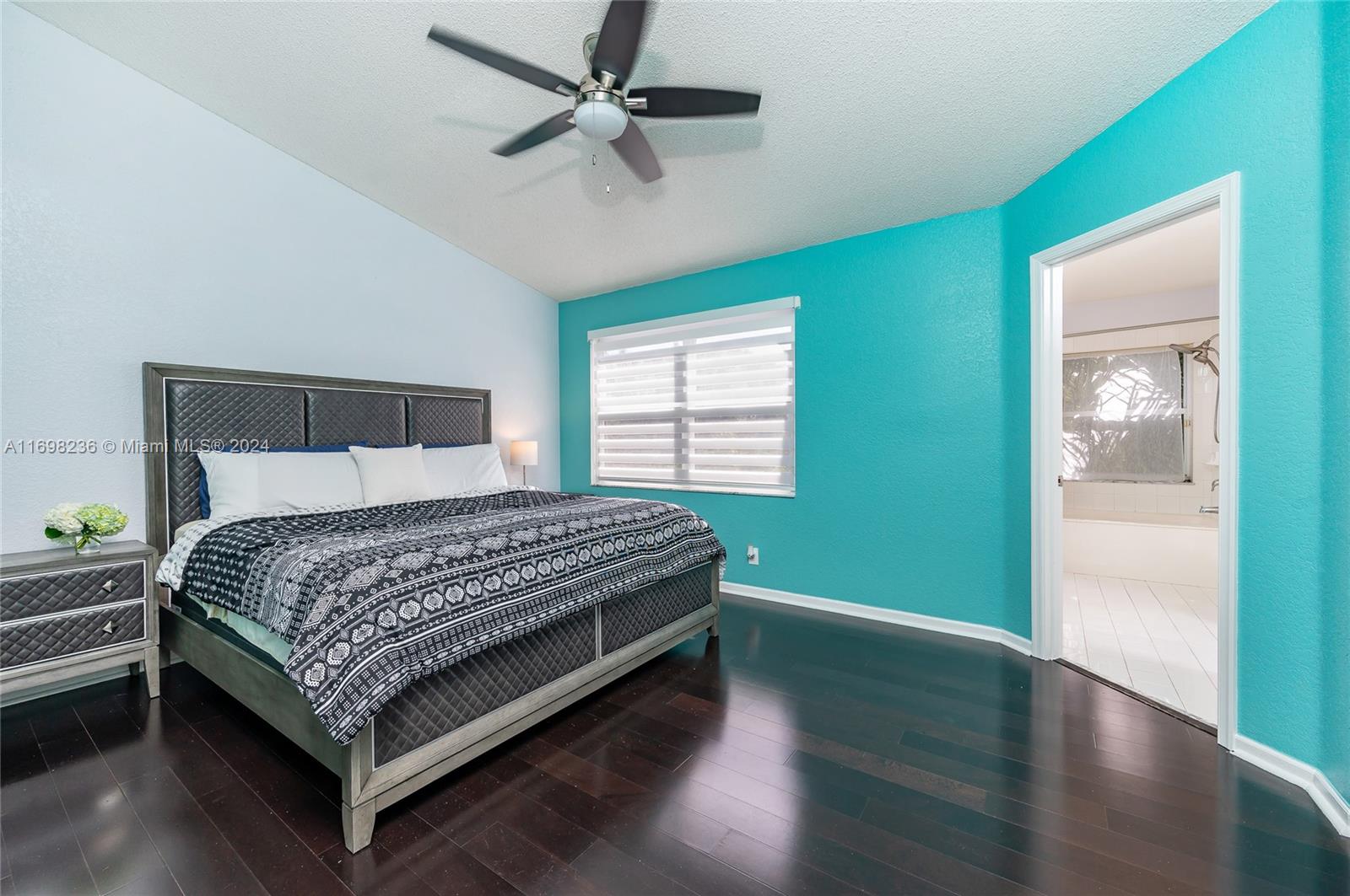 PEMBROKE SHORES - Residential