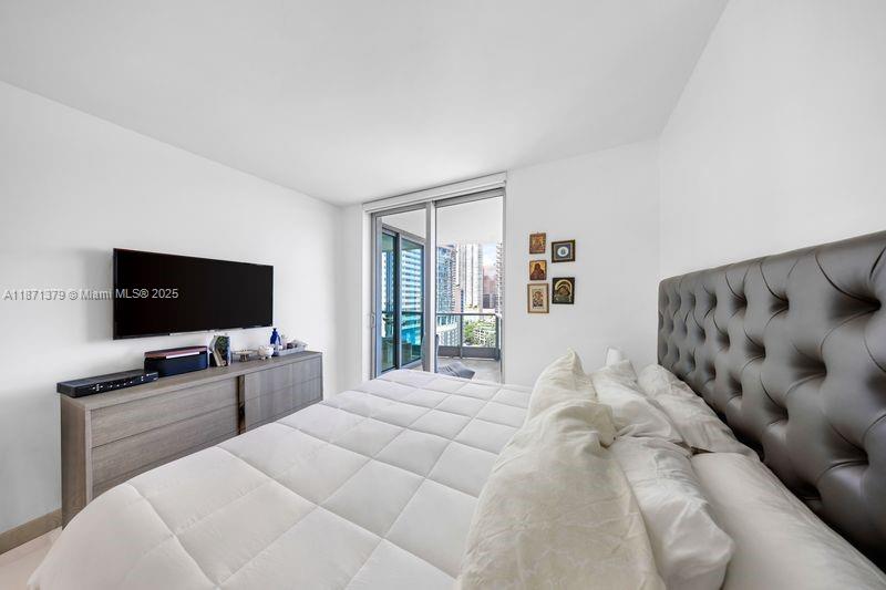 JADE RESIDENCES AT BRICKE - Residential