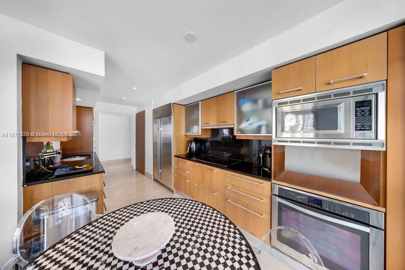 JADE RESIDENCES AT BRICKE - Residential