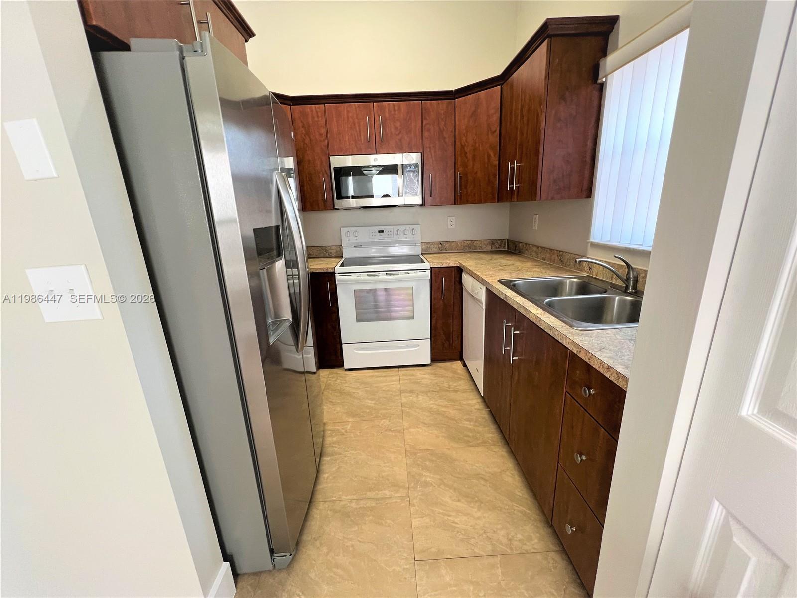 BRIGHTONS MEADOW TRACE - Residential Lease