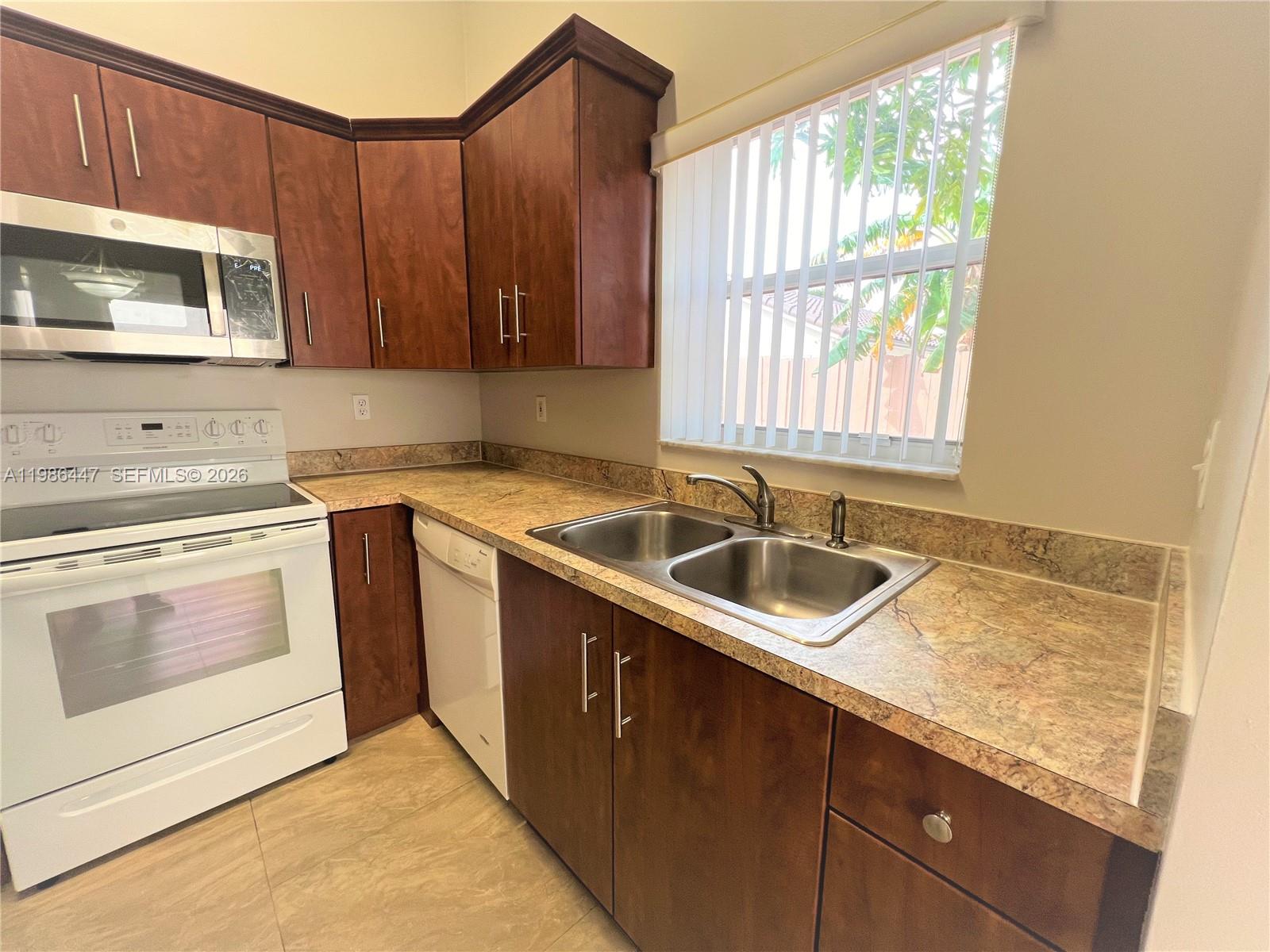 BRIGHTONS MEADOW TRACE - Residential Lease