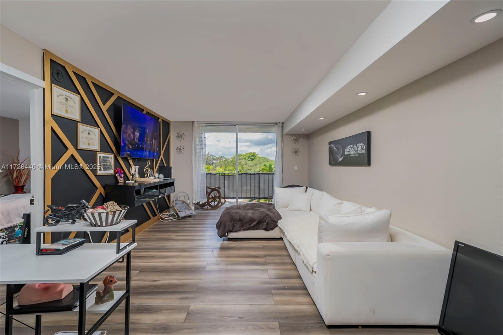 THREE HORIZONS EAST CONDO - Residential