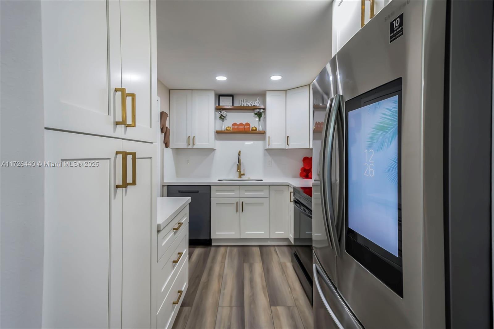 THREE HORIZONS EAST CONDO - Residential