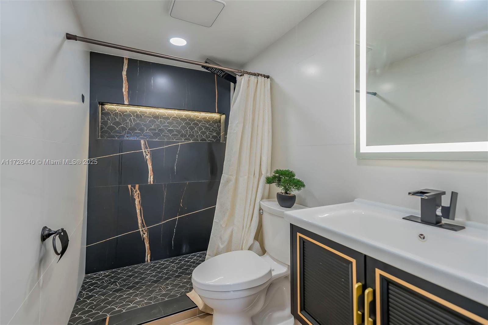 THREE HORIZONS EAST CONDO - Residential