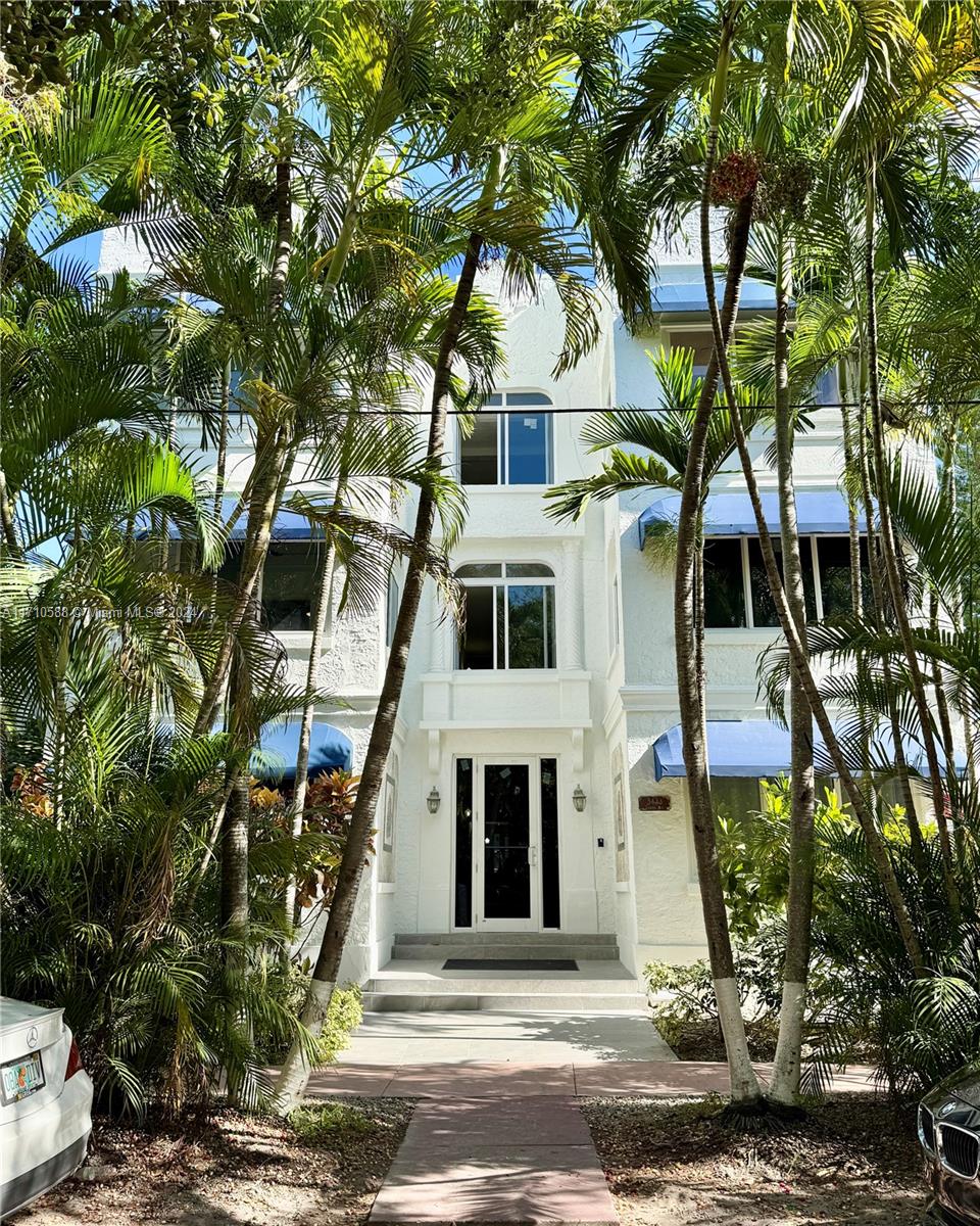 Rental Property at 3433 Garden Ave 4, Miami Beach, Miami-Dade County, Florida - Bedrooms: 2 
Bathrooms: 1  - $2,400 MO.