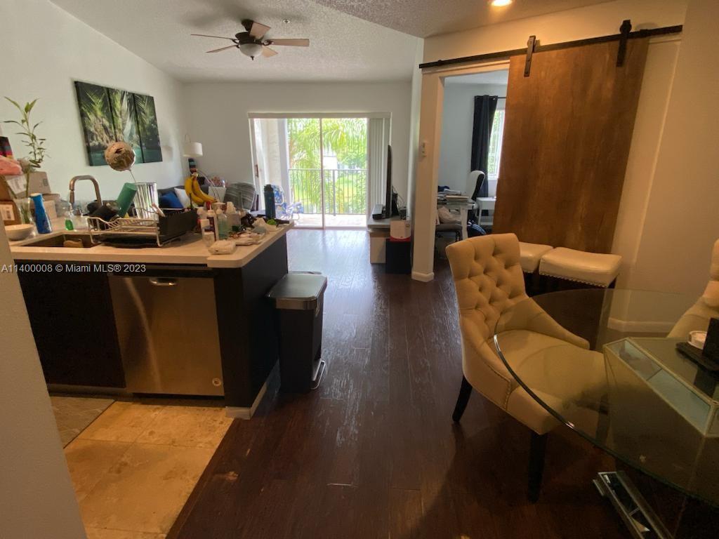 Remodeled unit at ENCLAVE in the heart of Doral. 2 Bedrooms & 1 Bathroom, near to major expressways; palmetto and turnpike, close to shoppings centers, parks, restaurants and excellent schools.
Showings available July 16
Please use showings assist.