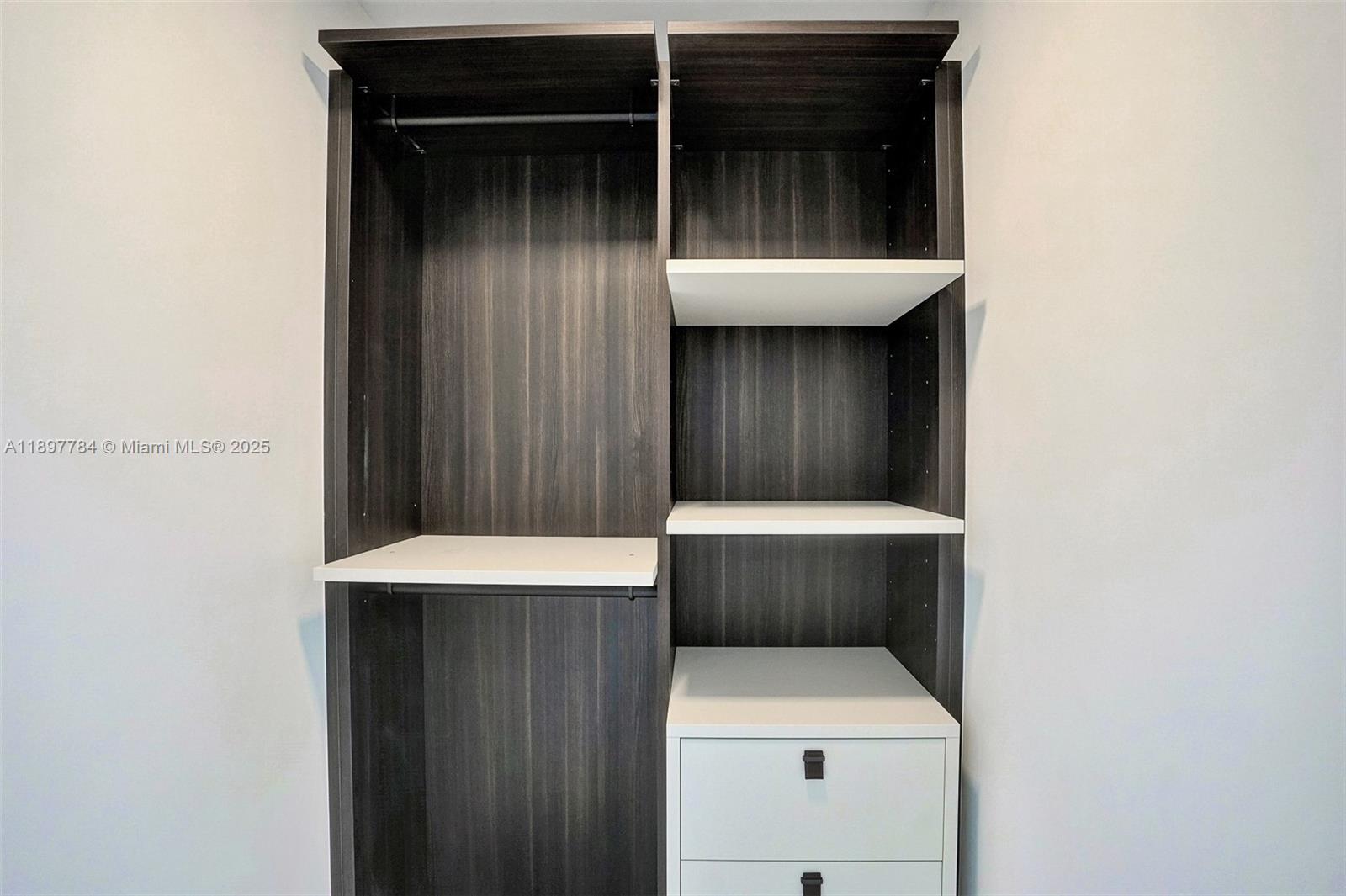 MERRICK MANOR - Residential Lease