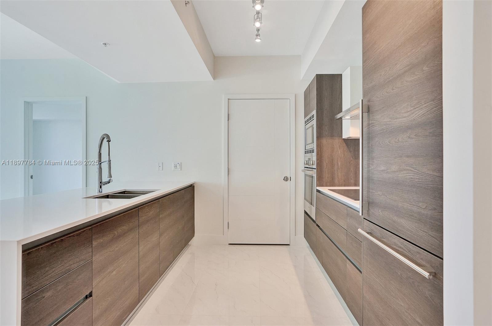 MERRICK MANOR - Residential Lease