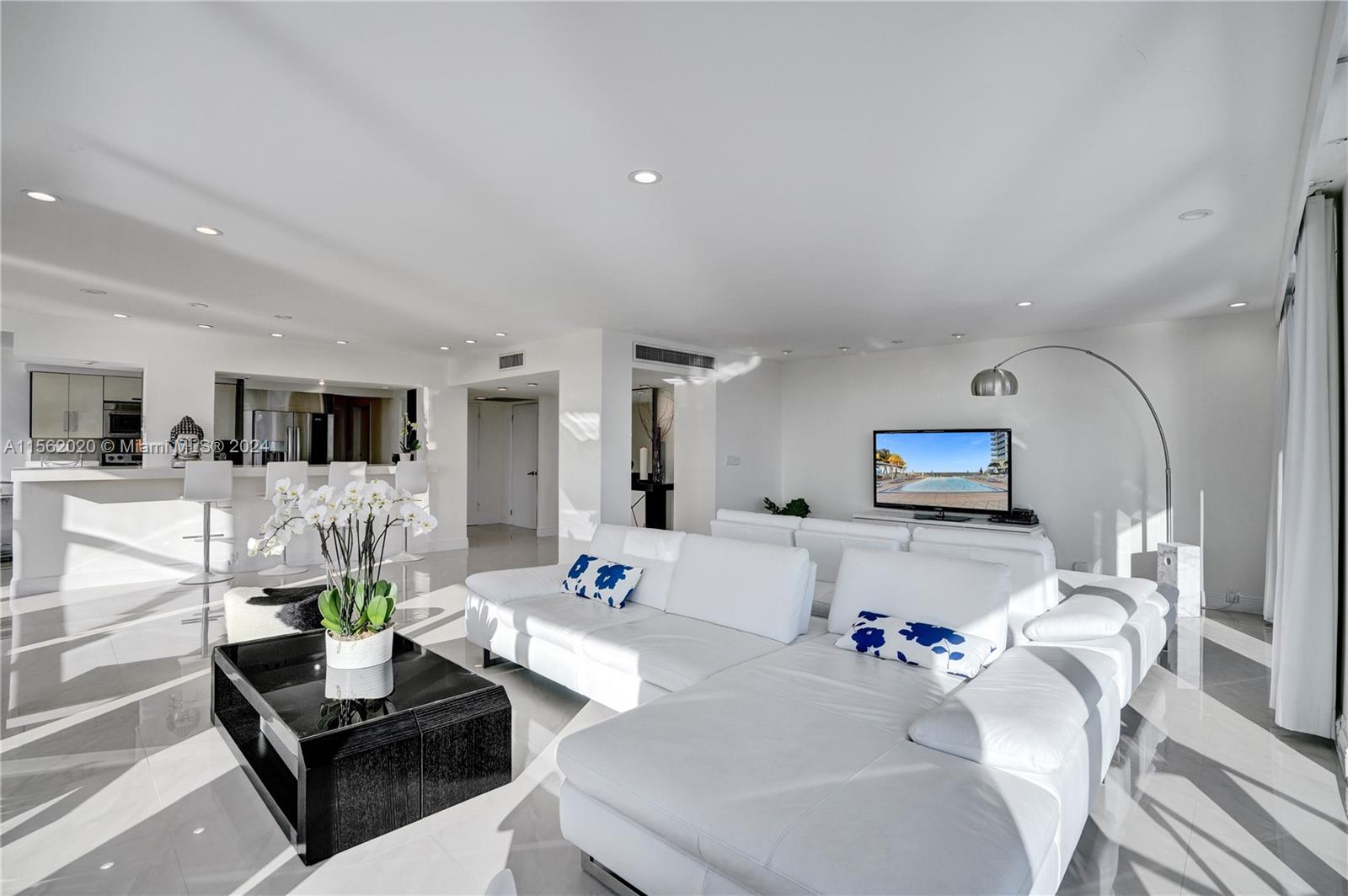AQUARIUS CONDO - Residential