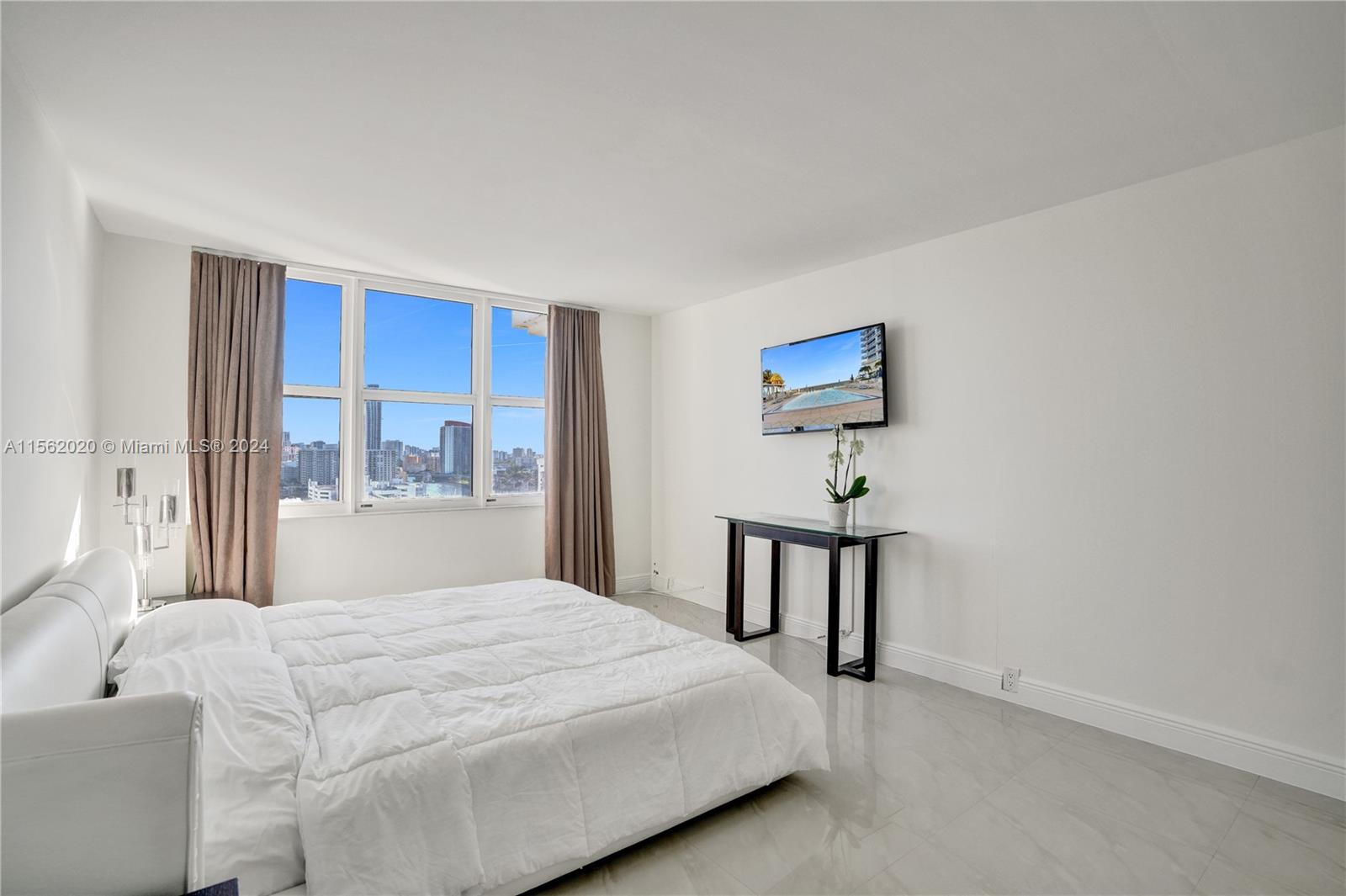 AQUARIUS CONDO - Residential