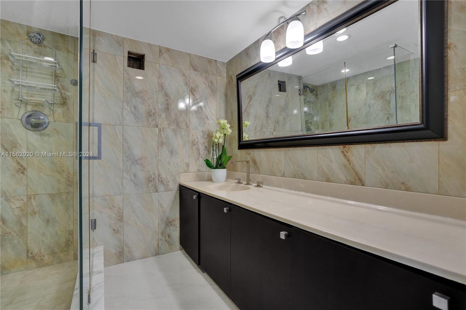 AQUARIUS CONDO - Residential