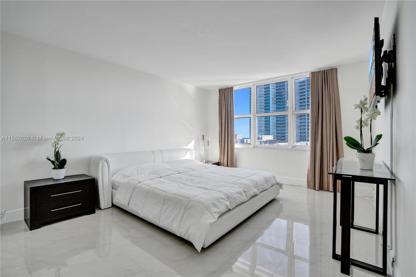AQUARIUS CONDO - Residential