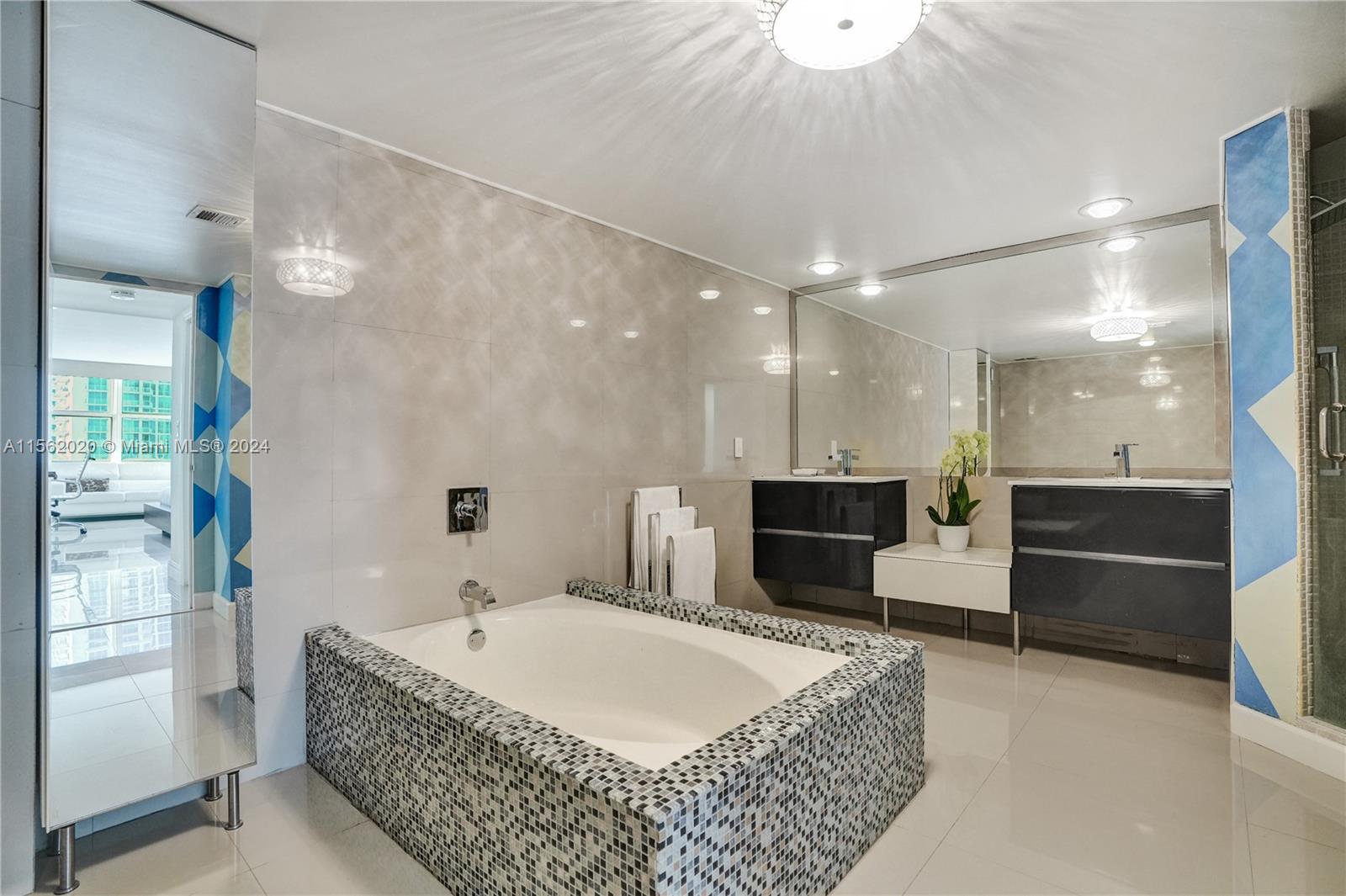AQUARIUS CONDO - Residential