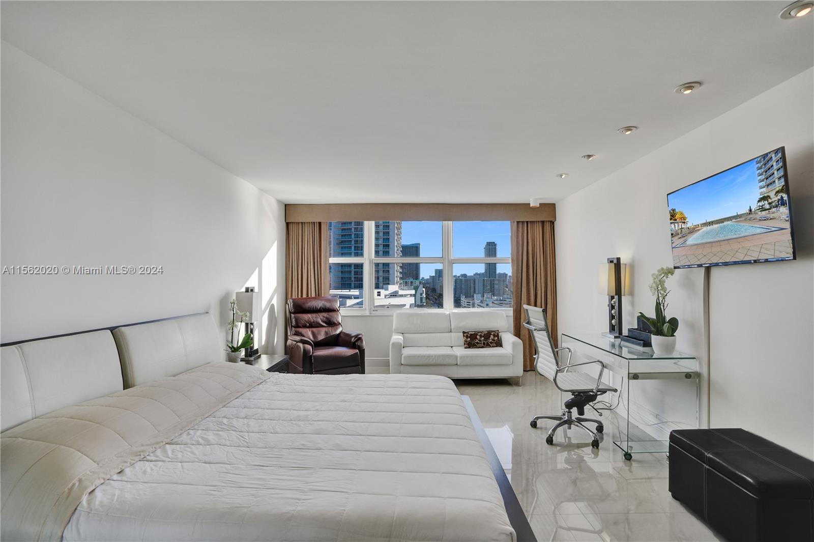 AQUARIUS CONDO - Residential