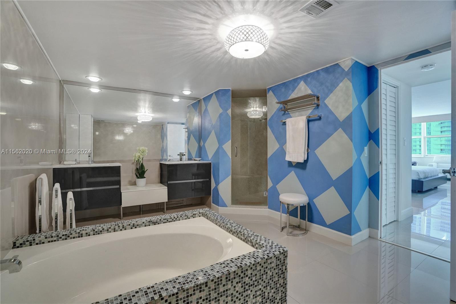 AQUARIUS CONDO - Residential