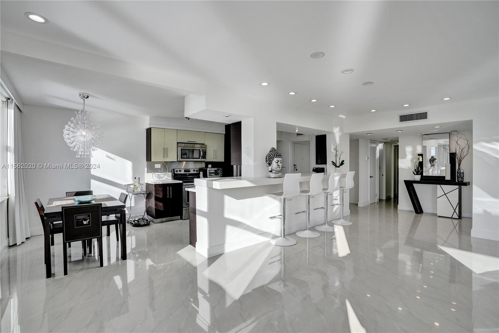 AQUARIUS CONDO - Residential