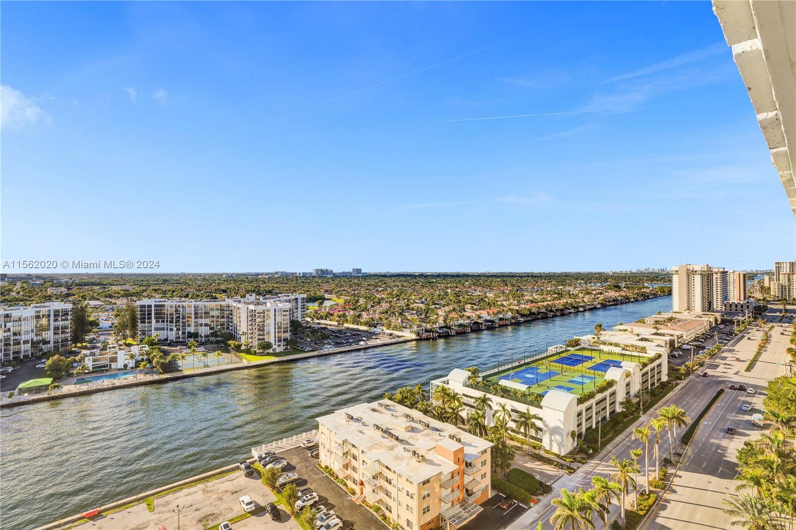 AQUARIUS CONDO - Residential