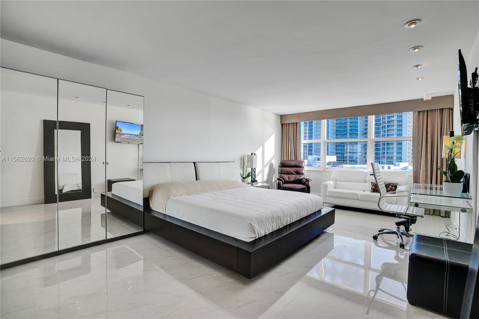 AQUARIUS CONDO - Residential