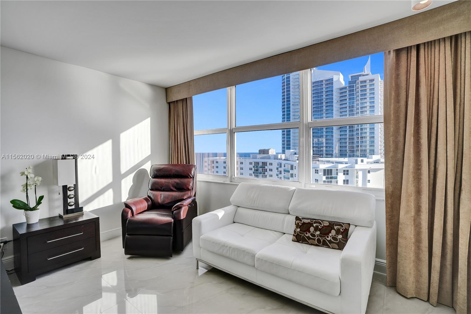 AQUARIUS CONDO - Residential