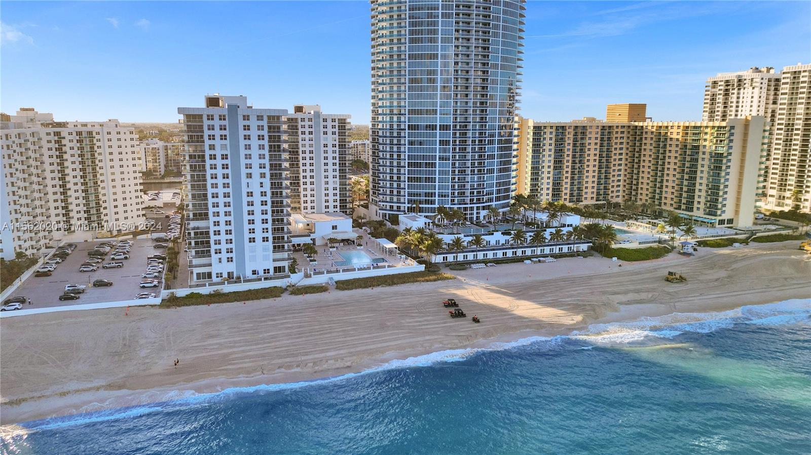 AQUARIUS CONDO - Residential