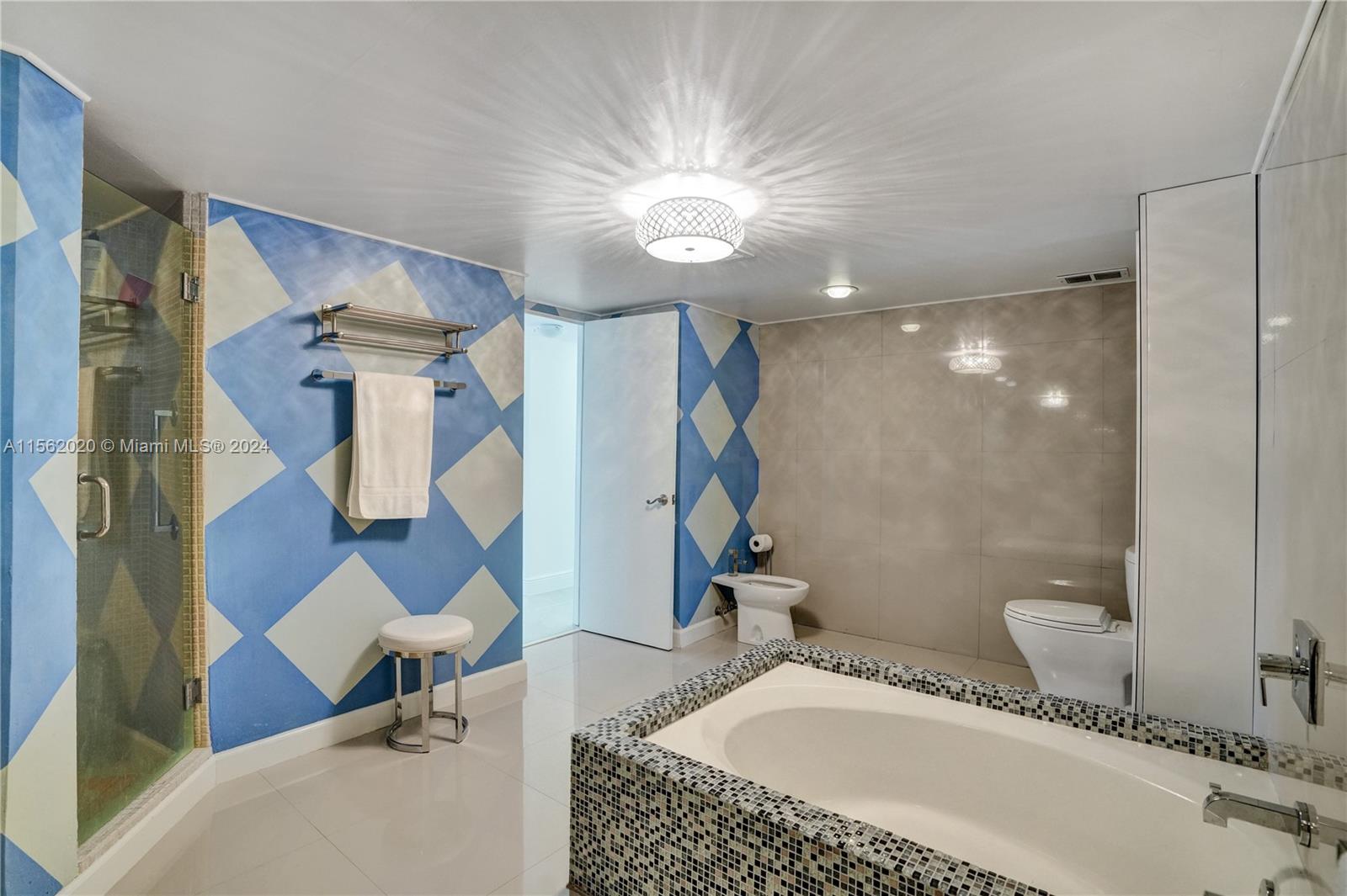AQUARIUS CONDO - Residential