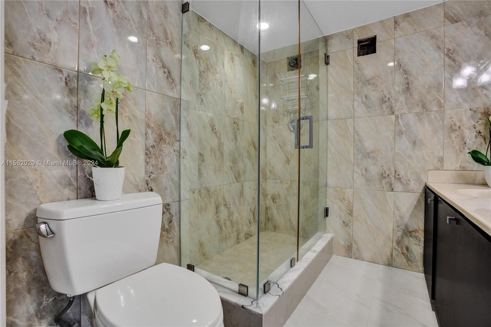 AQUARIUS CONDO - Residential