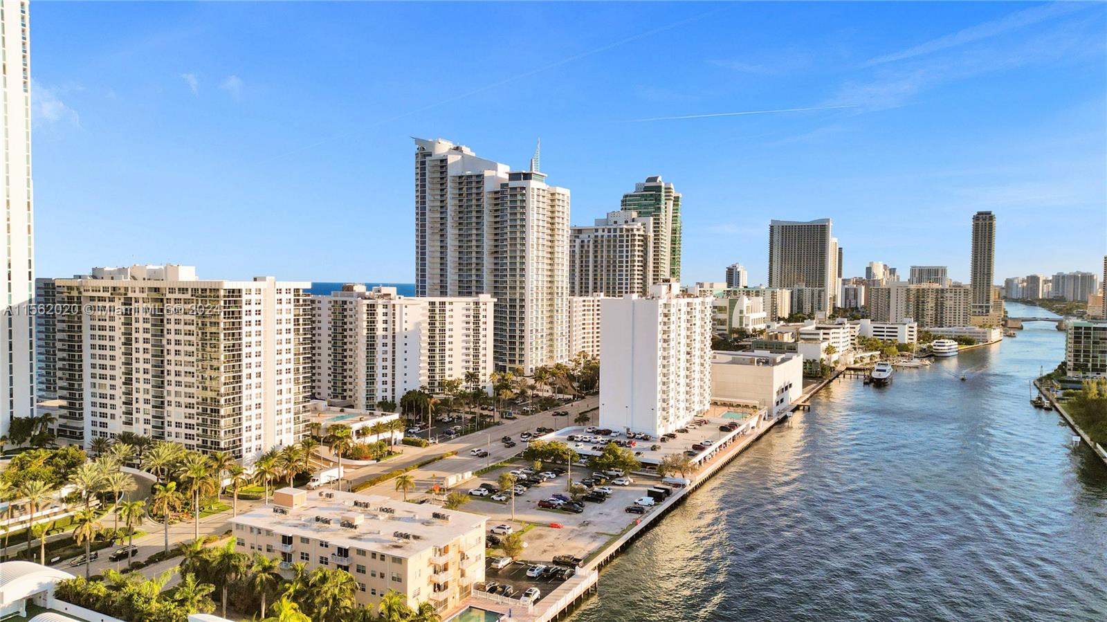 AQUARIUS CONDO - Residential