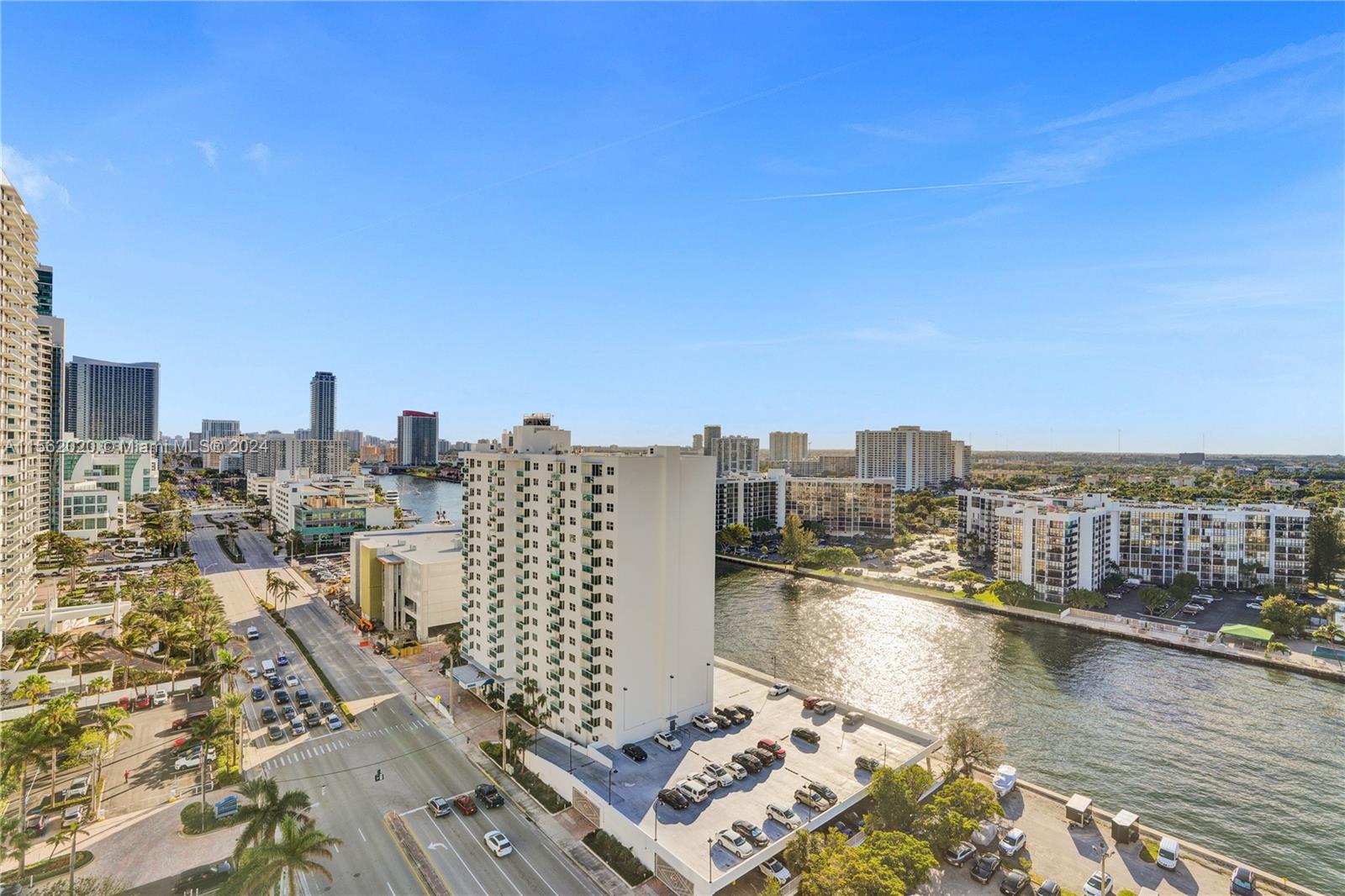AQUARIUS CONDO - Residential