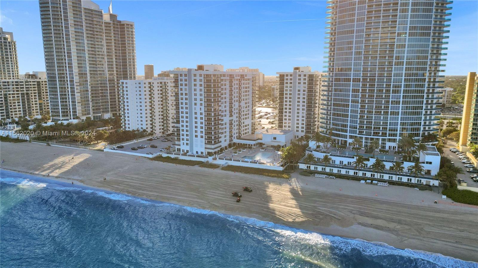 AQUARIUS CONDO - Residential