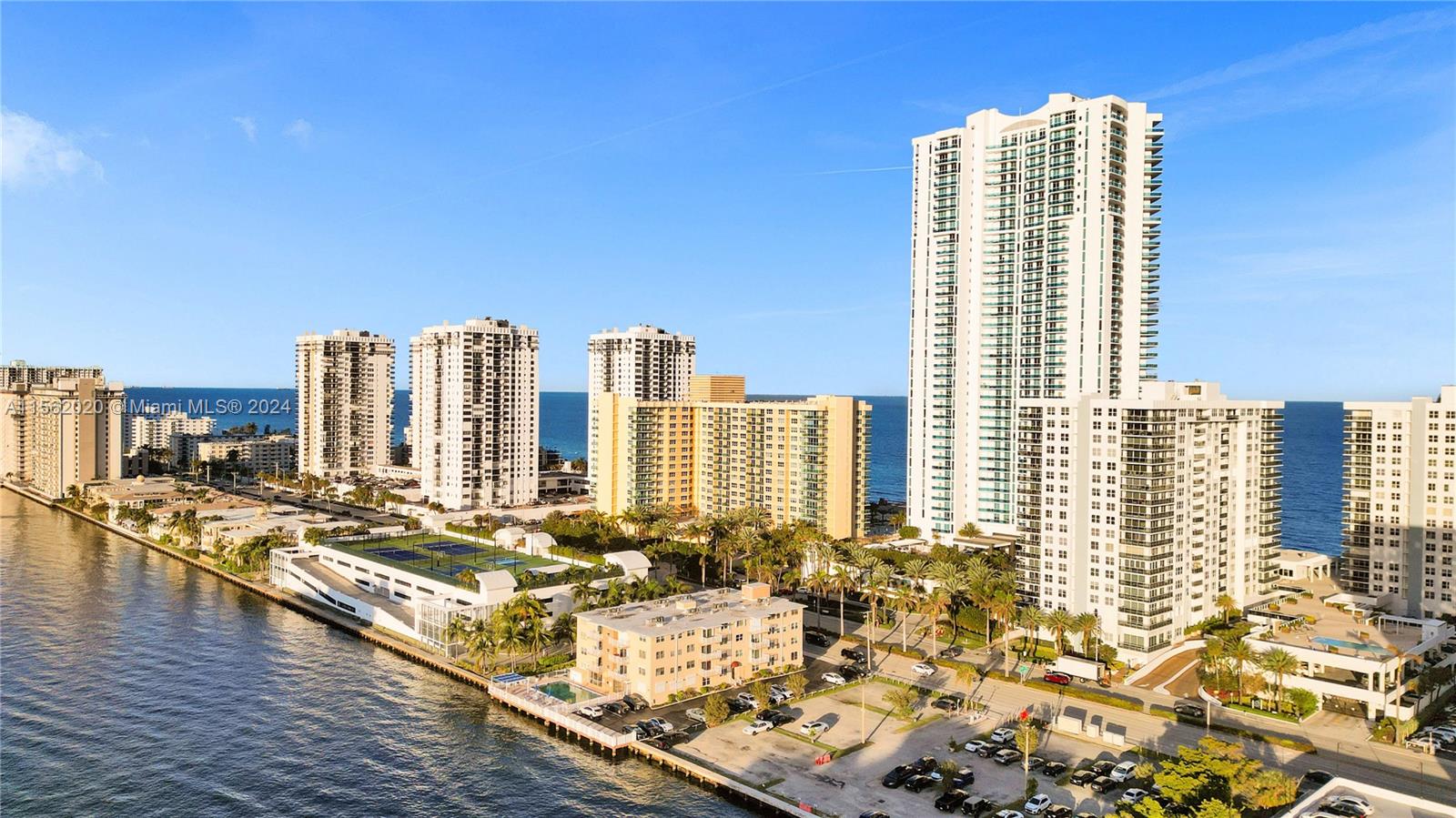 AQUARIUS CONDO - Residential