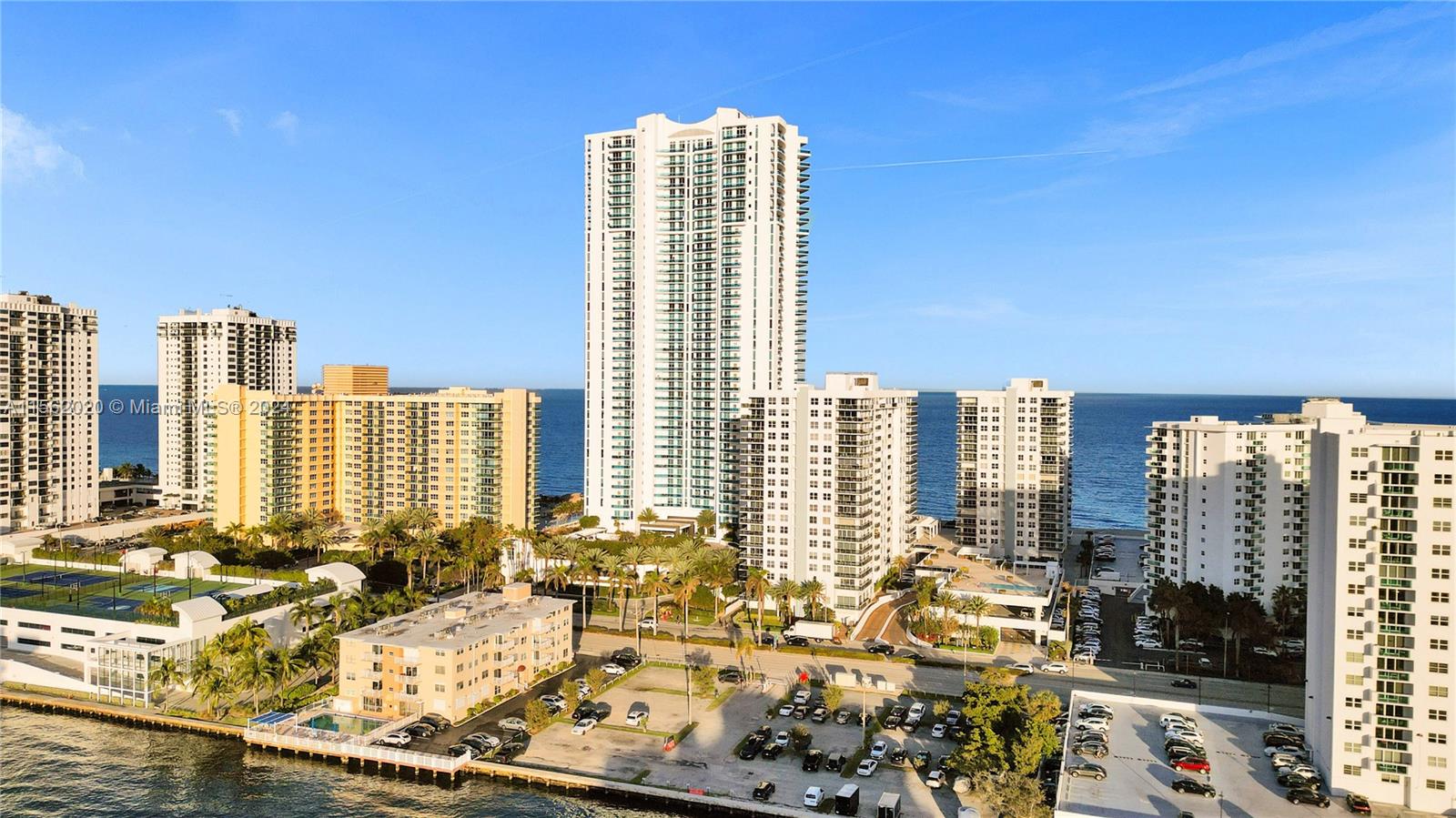 AQUARIUS CONDO - Residential