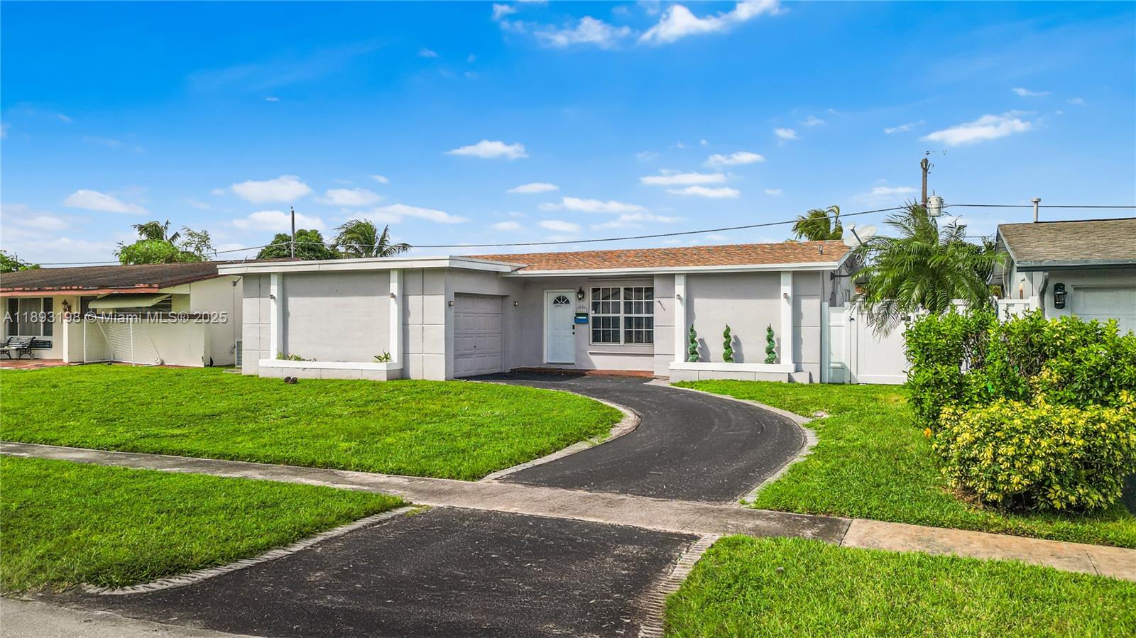 SUNRISE GOLF VILLAGE SEC - Residential