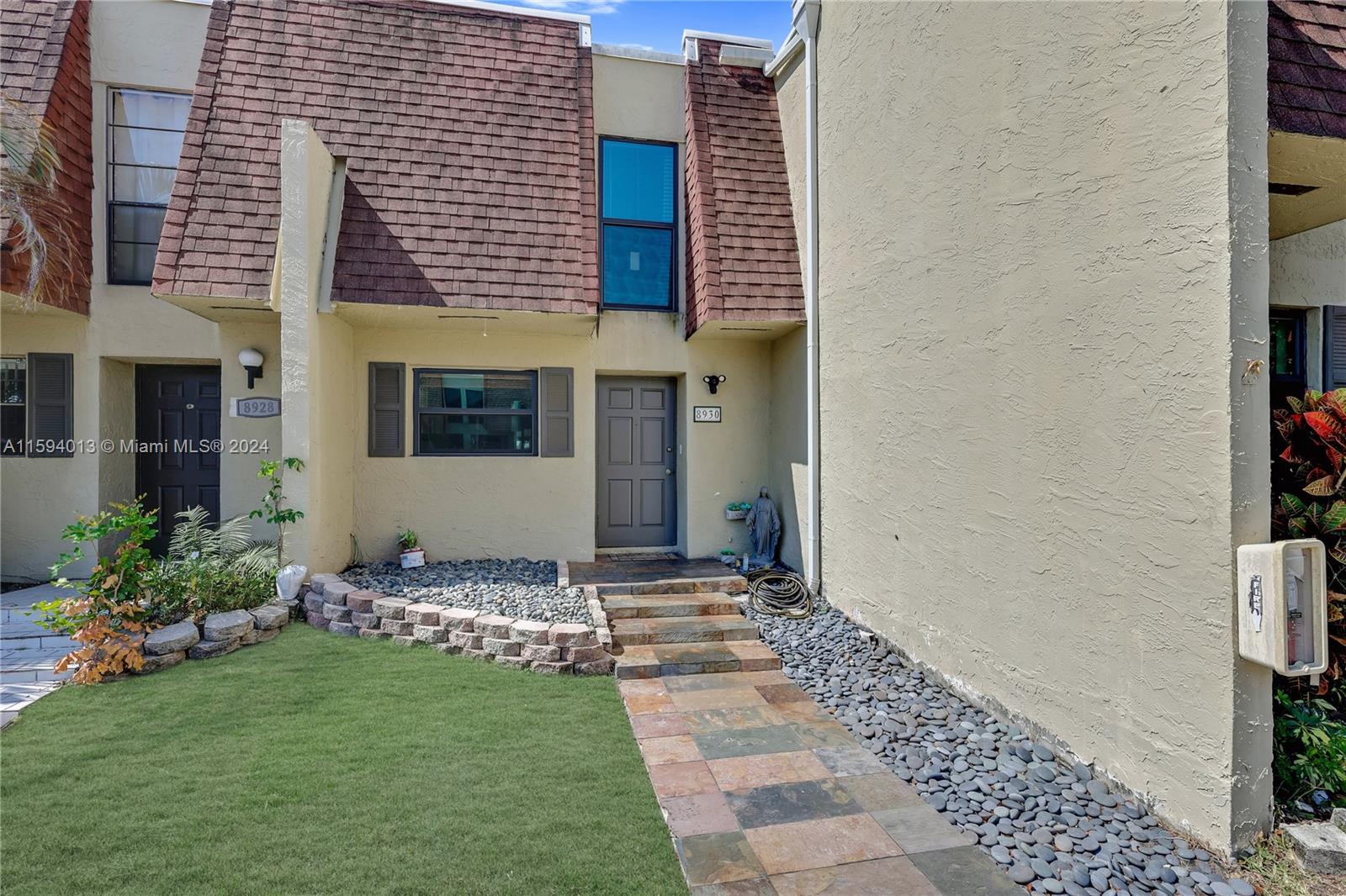 Property for Sale at Address Not Disclosed, Pembroke Pines, Miami-Dade County, Florida - Bedrooms: 2 
Bathrooms: 2  - $305,000
