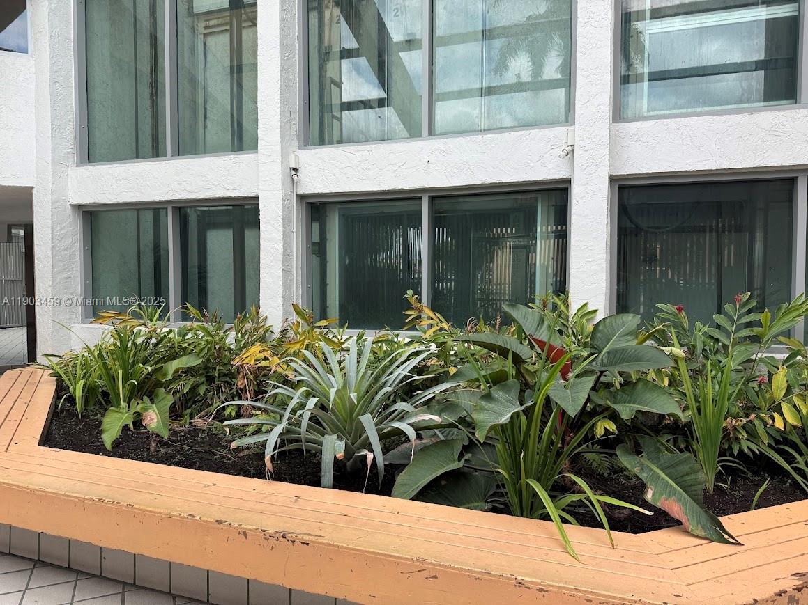 INTERNATIONAL PARK CONDO - Residential Lease