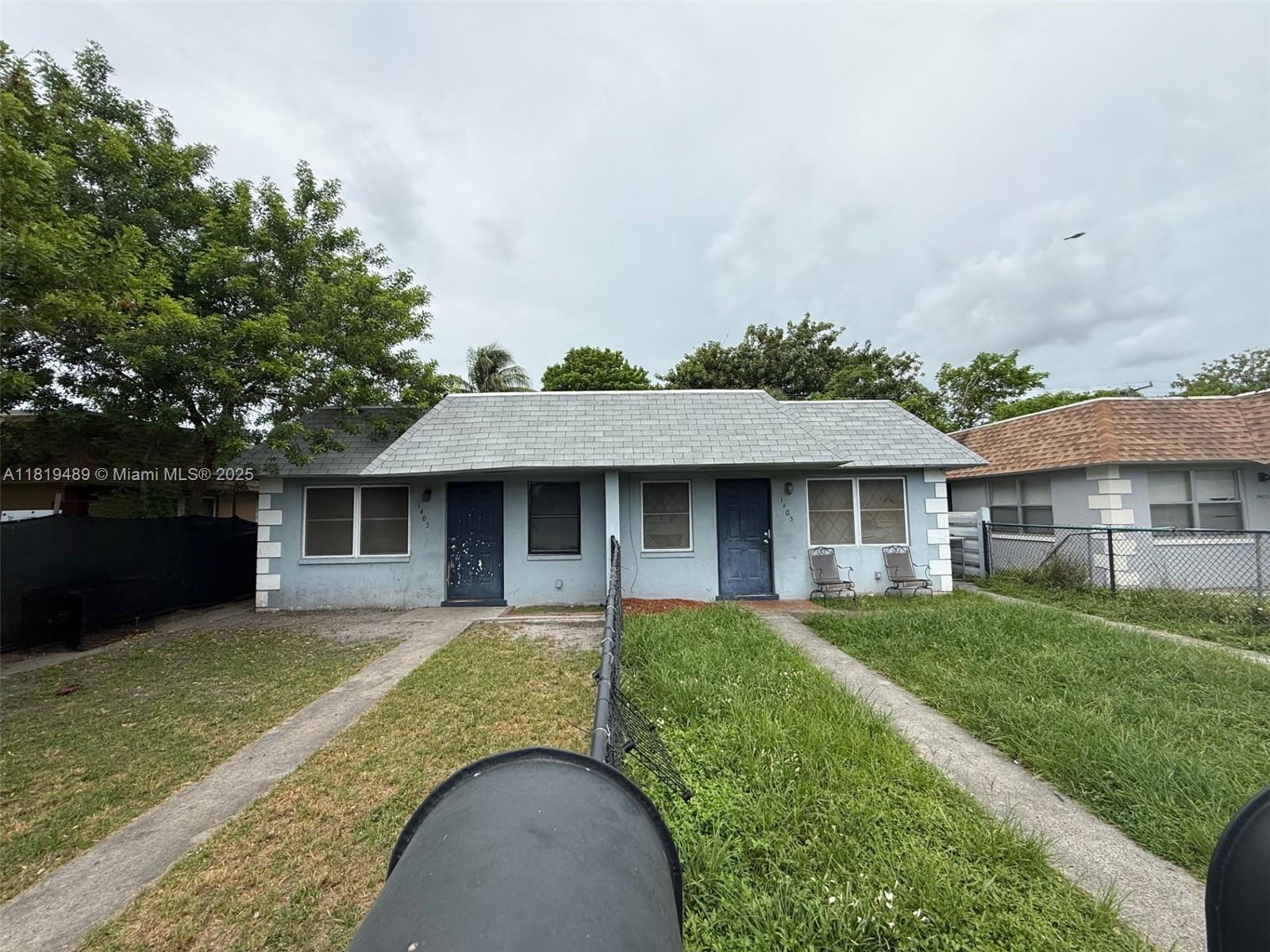 Hi Investors! RED HOT redevelopment area of Fort Lauderdale. Turn key duplex ready to go! This property features two separate units, each with its own entrance, ideal for maximizing rental potential. Fully fenced for privacy,
This property is perfect for investors looking to expand their portfolio or for those seeking a multi-family home with rental income.