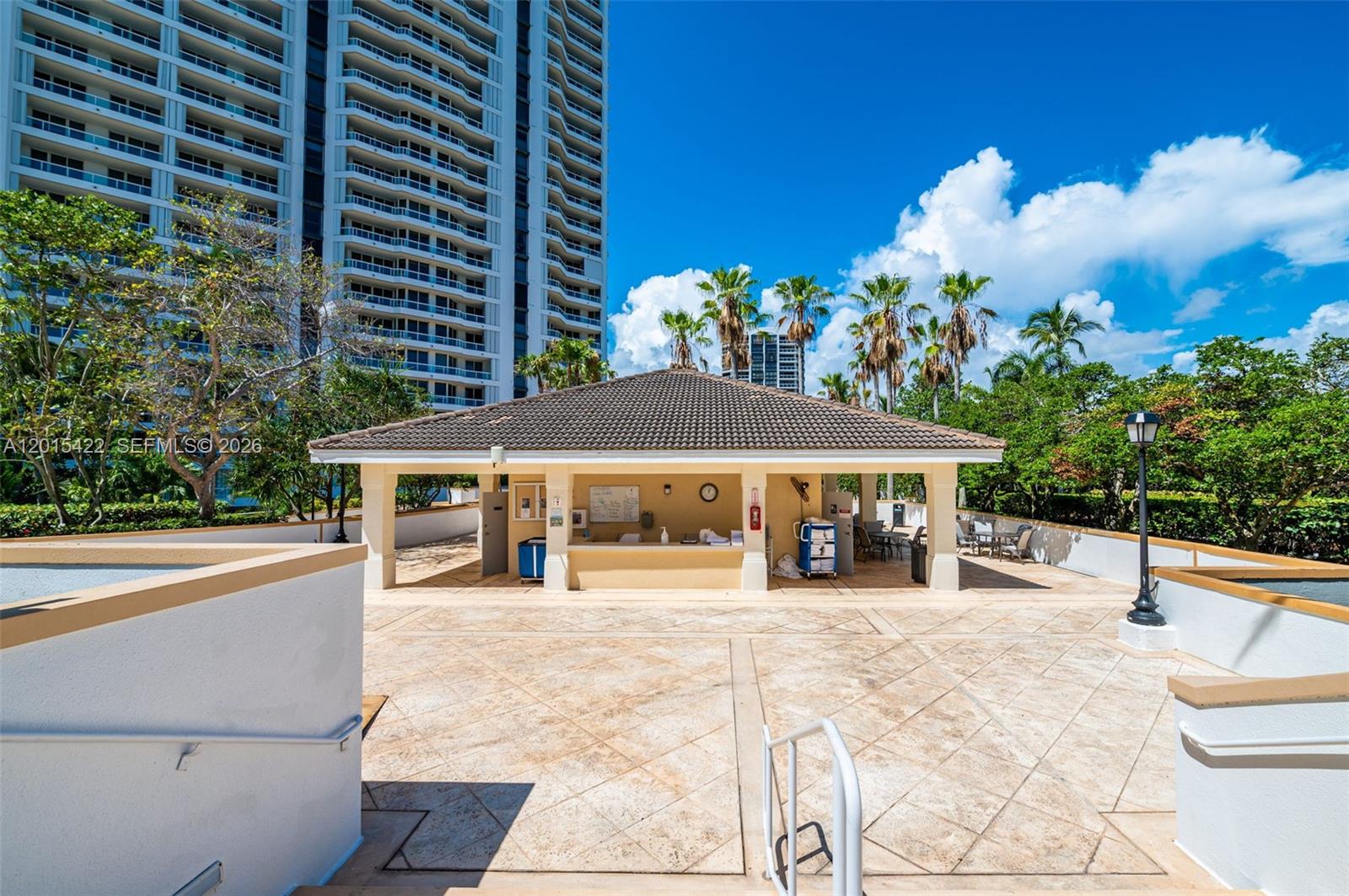 NORTH TOWER AT THE POINT - Residential