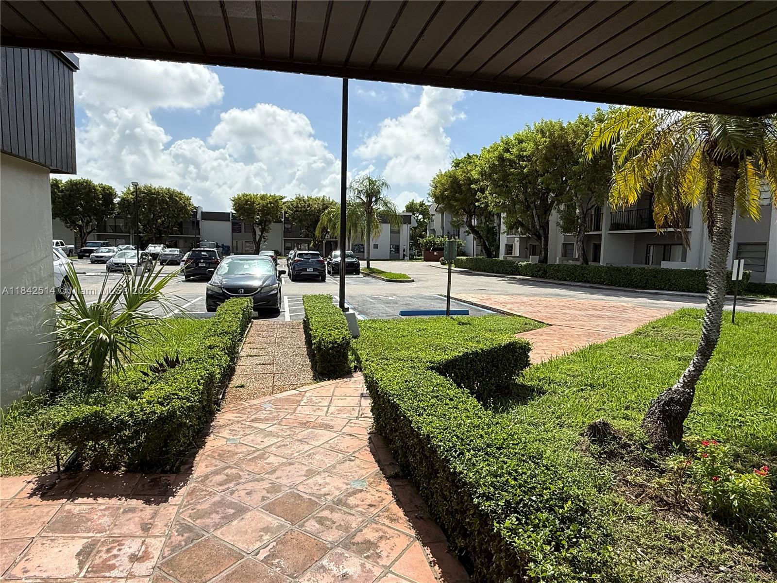 10431 N Kendall Dr D206