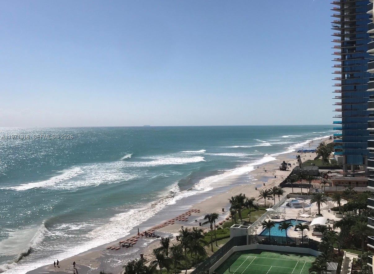 THE AVENTURA BEACH CLUB C - Residential