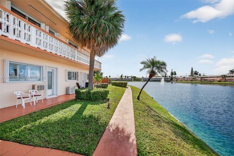 Photo of 800 SW 10th Ter #11T, Hallandale Beach, FL 33009 (MLS # A11927003)