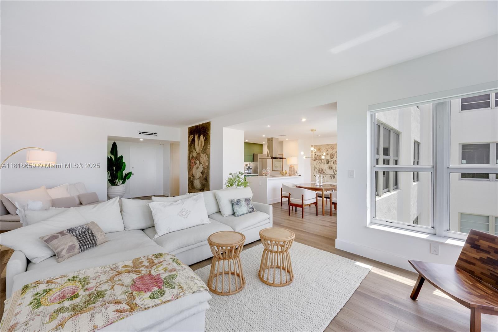 9102 W Bay Harbor Dr 10-B, Bay Harbor Islands, Miami-Dade County, Florida - 1 Bedrooms  
2 Bathrooms - 