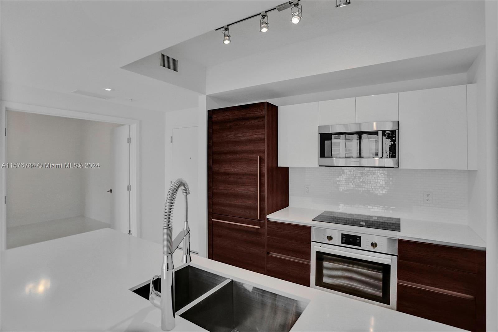 MERRICK MANOR - Residential Lease