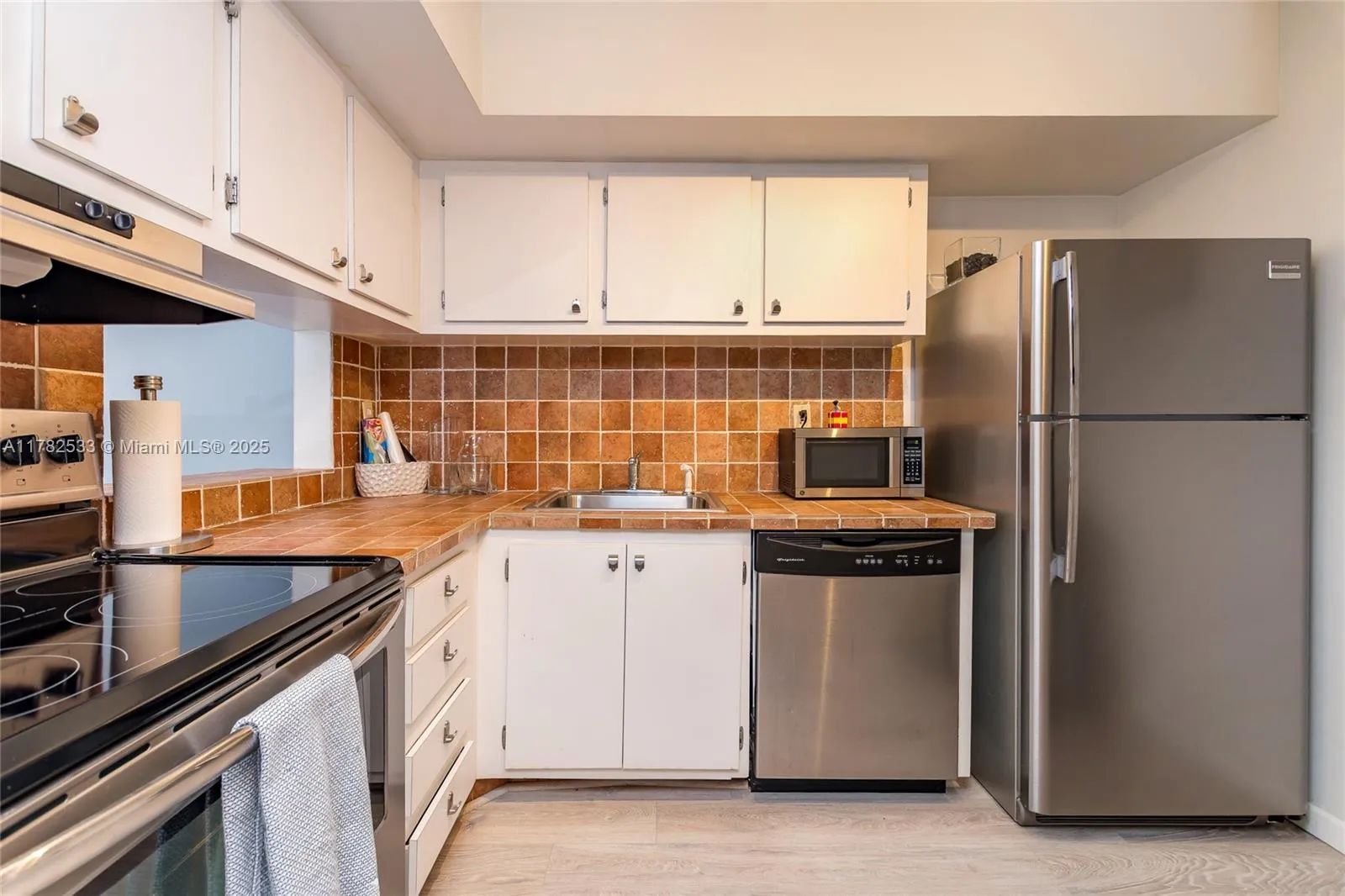 Miami, Florida 33155, United States, 2 Bedrooms Bedrooms, ,2 BathroomsBathrooms,Residential,Active,107254