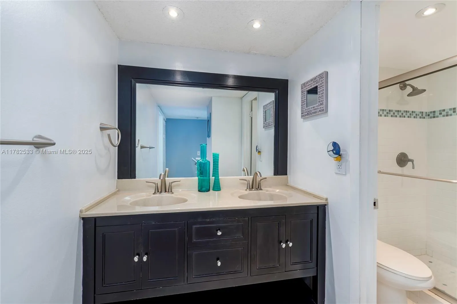 Miami, Florida 33155, United States, 2 Bedrooms Bedrooms, ,2 BathroomsBathrooms,Residential,Active,107254