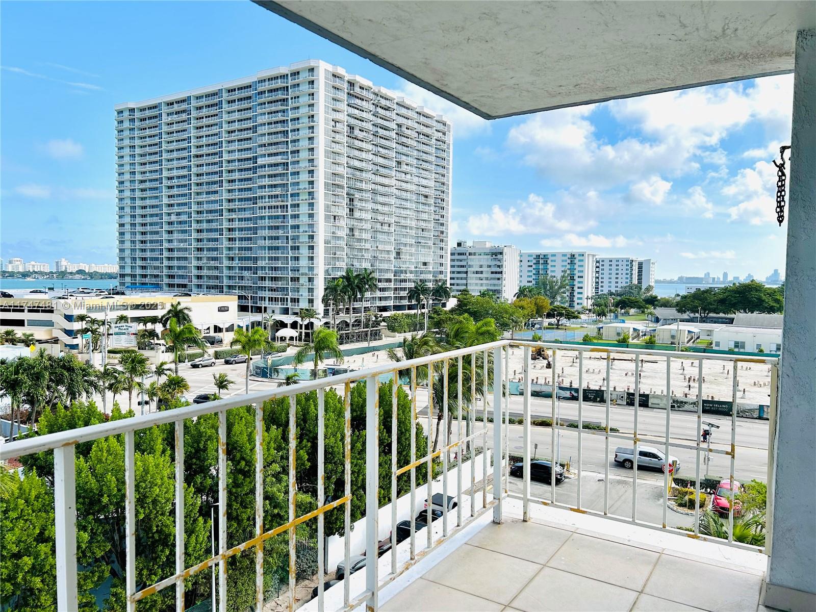 KENNEDY HOUSE CONDO - Residential